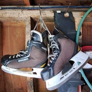Bauer skater size 9 used in good condition